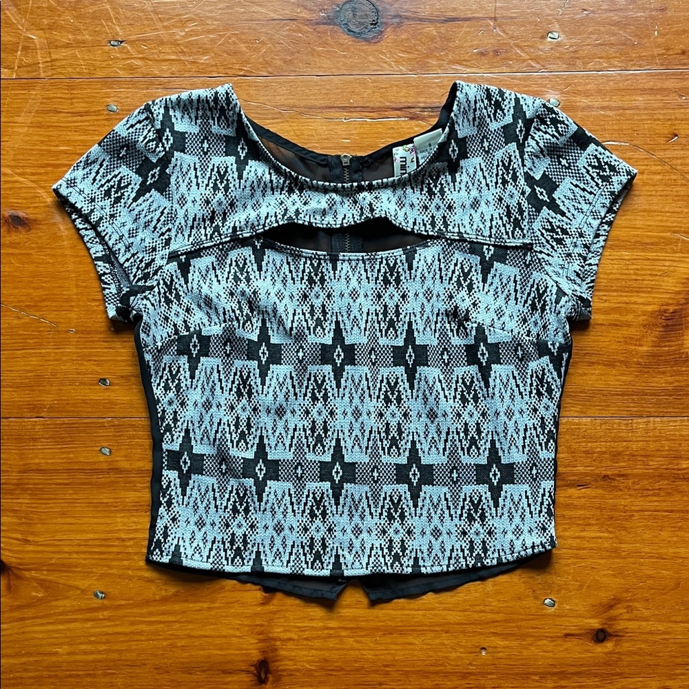 Mimi Chica crop cutout top